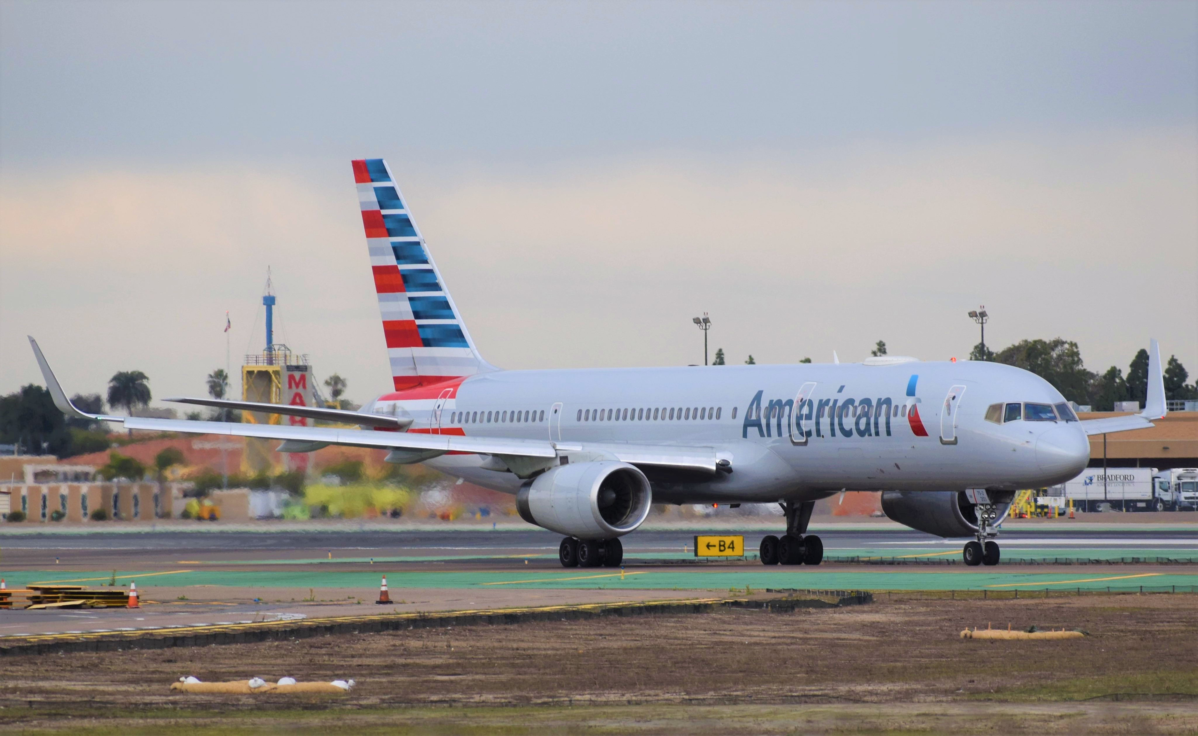 Full size: American Airlines  Boeing 757-200 N201UU at San Diego International Airport
